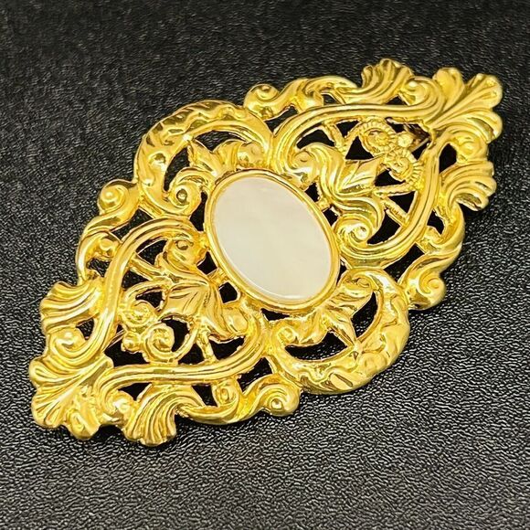 Vintage Mother of Pearl MOP Brooch Lacy Filigree Gold Tone BEAUTIFUL 1487 - Picture 1 of 7